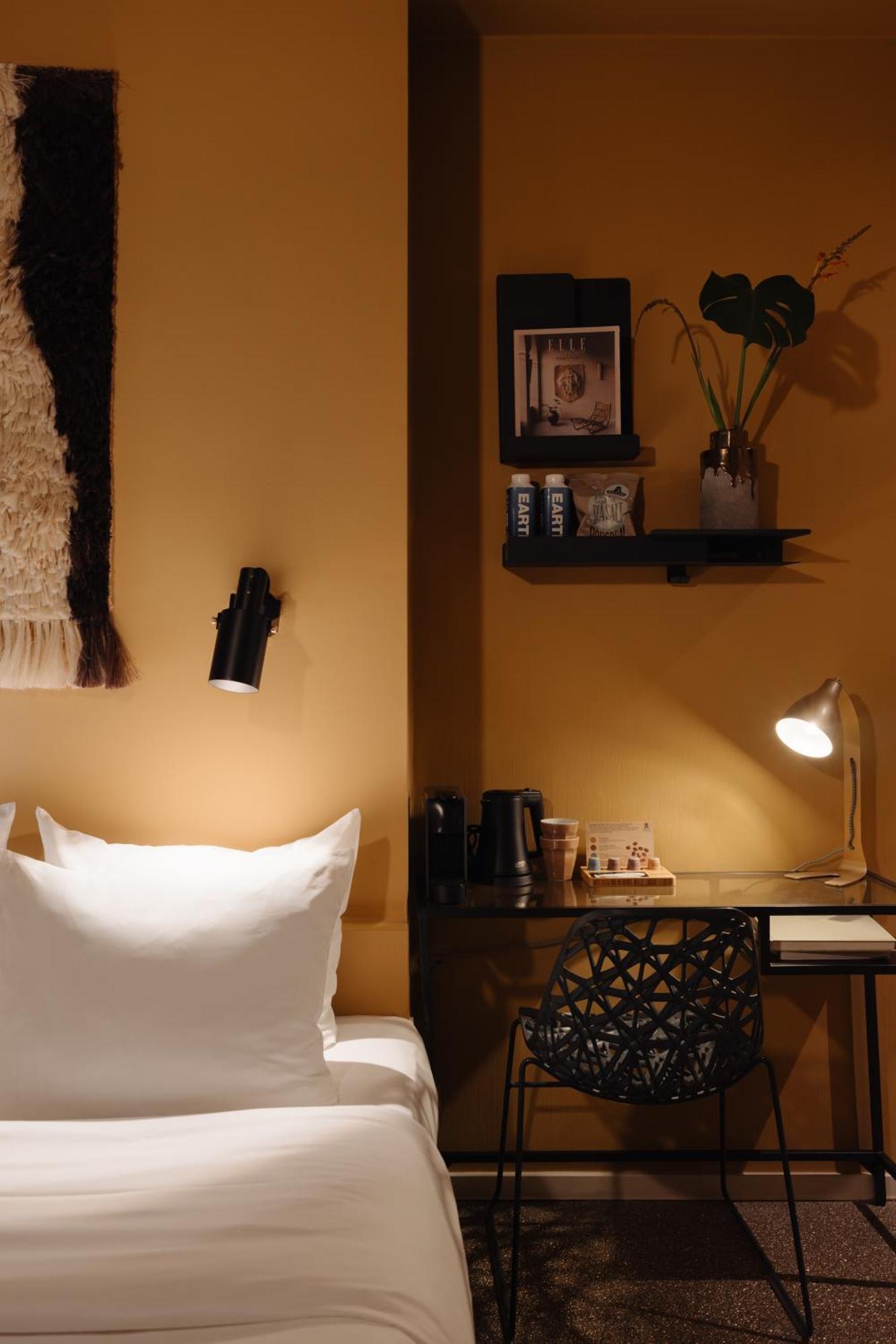Hotel V Frederiksplein Амстердам Екстериор снимка